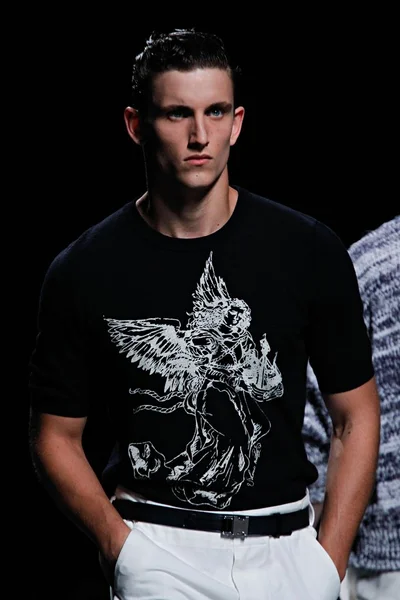 Look 11
